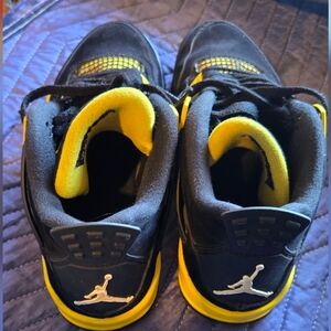 Boys 6Y Nike Air Jordan 4 Retro "Thunder" sneaker - Black & Yellow - NEW